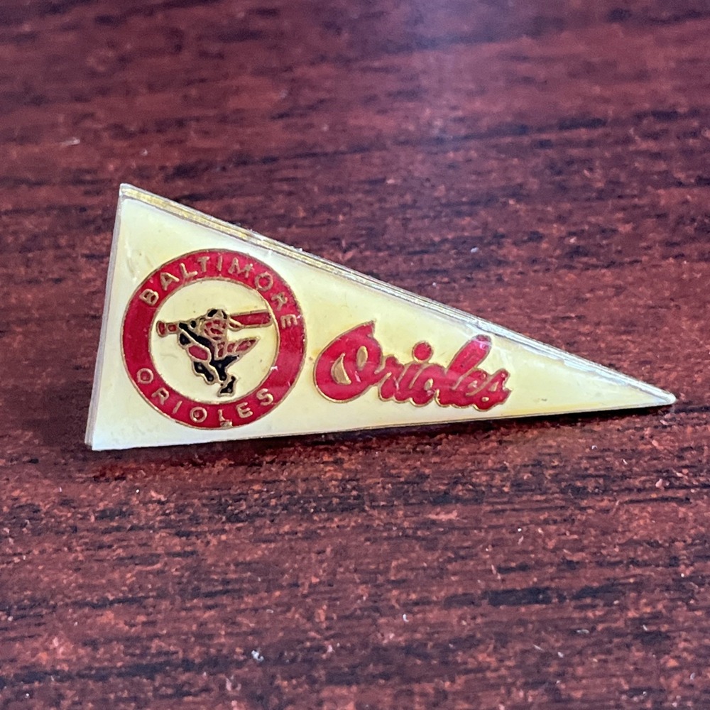 Vintage Baltimore Orioles‎ Pennant Baseball MLB Lapel Hat Pin